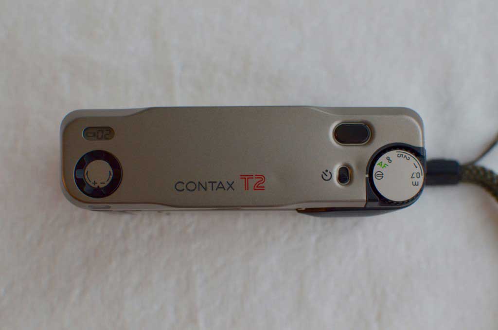 高級フィルムカメラ Contax T２ 再びブームなの